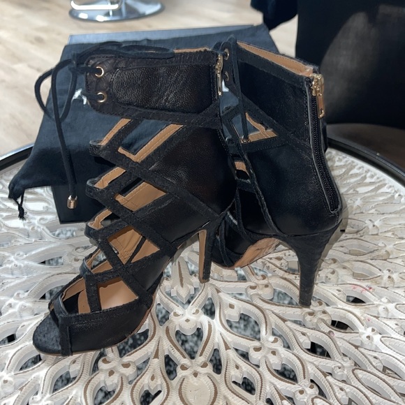 Alejandra G. Heels - Picture 4 of 8